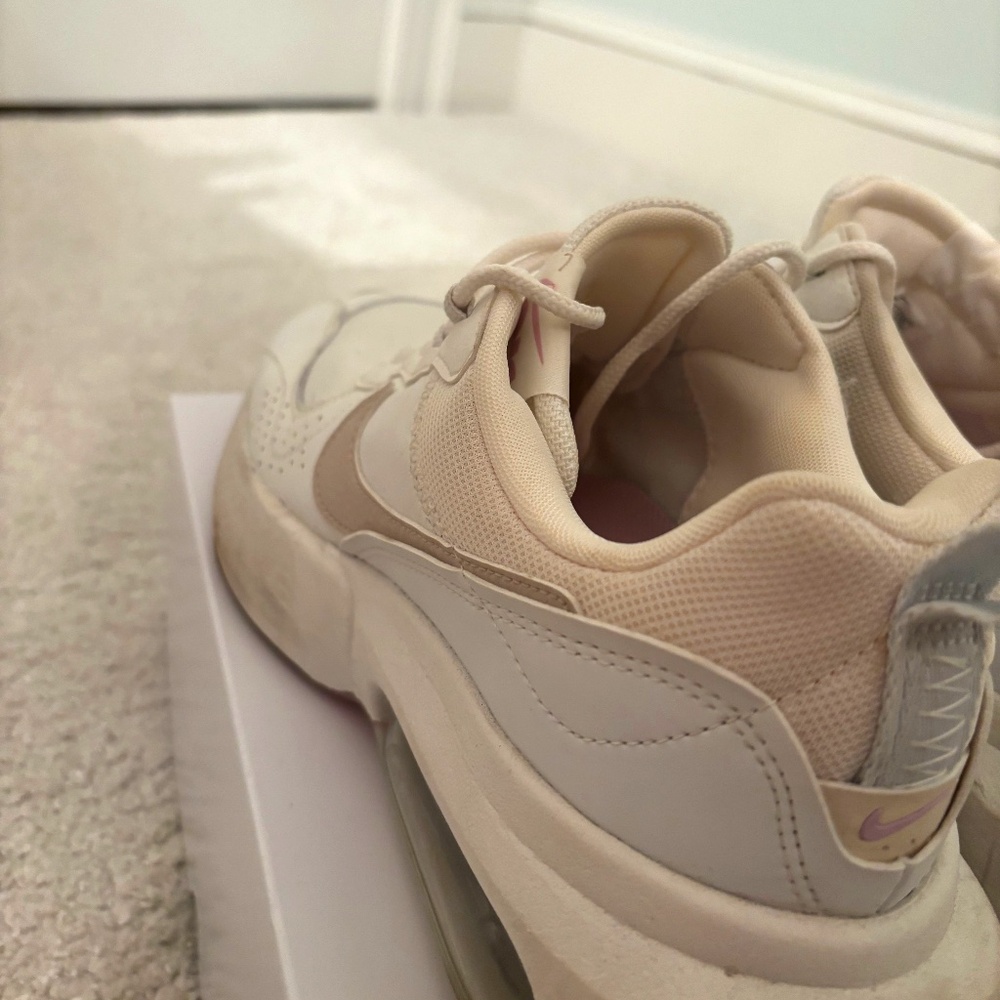 Womens Nike Airs